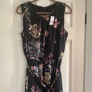 Women’s plus size sleeveless floral dress